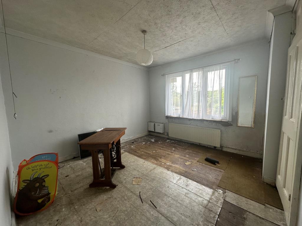 Lot: 157 - CHALET BUNGALOW FOR REFURBISHMENT POTENTIAL FOR EXTENSION - Ground floor bedroom